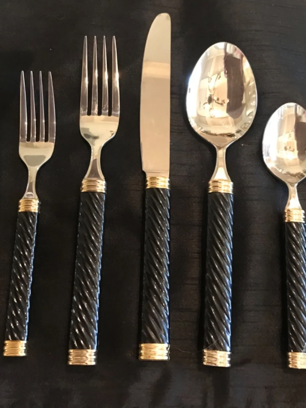 Mikasa Braided Onyx by Larry Lasso flatware (28 pc set)